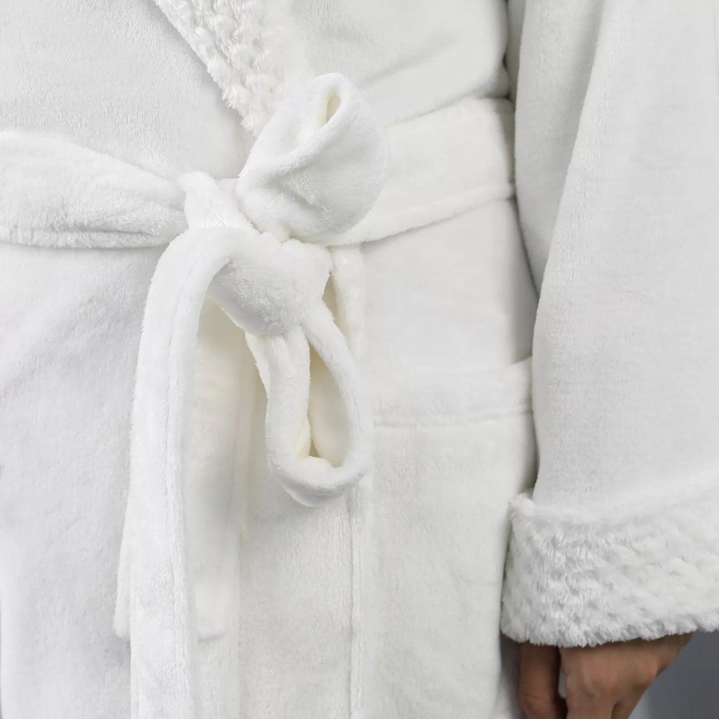 Flannel Fleece Bathrobe for Women and Men Lounge Dressing Gown - White